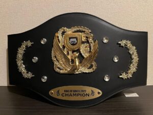 Rekko Instagram - 一夜明け改めてKING OF KINGS 2022優勝頂きました！
ずっと目指してきた日本一にやっとなれました！
支えてくれた仲間、家族、現場に来てくれるヘッズやファンの皆んな、 KOKのスタッフの皆様、審査員の皆様、出演MC全員、そしてHIKIGANEの皆んな、言い始めたらキリないけど、この世に生まれた全てに心の底から感謝です！
モンスターの卒業からここ2.3年は中々結果が出せず苦しんできましたが、一夜で全て報われた気分です！最高！
でもここがスタートという事もひしひし感じております故、靴紐を締め直して新たなる我が道を踏み出そうと思います！
話したい事山程ありますが行動で示していきますのでこれからの活動期待してて下さい！💪🔥