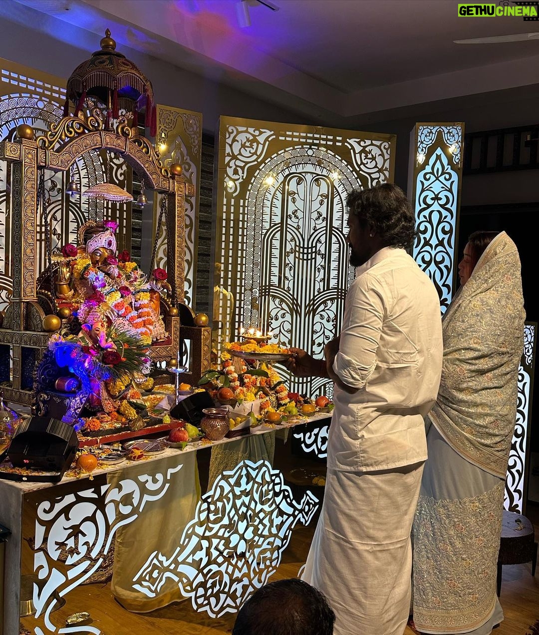 Remo D'Souza Instagram - #ganpatibappamorya🙏🙏🙏🙏 #rdcharaja @lizelleremodsouza
