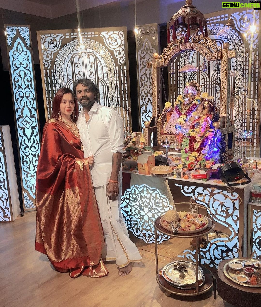 Remo D'Souza Instagram - #ganpatibappamorya🙏🙏🙏🙏 #rdcharaja @lizelleremodsouza
