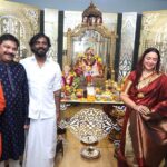 Remo D'Souza Instagram - Took Darshan of Shree Ganraya at My friends Mrs Lizelle and Mr Remo Dsouza’s Residence! @remodsouza @lizelleremodsouza @neetalad @neetaladofficial