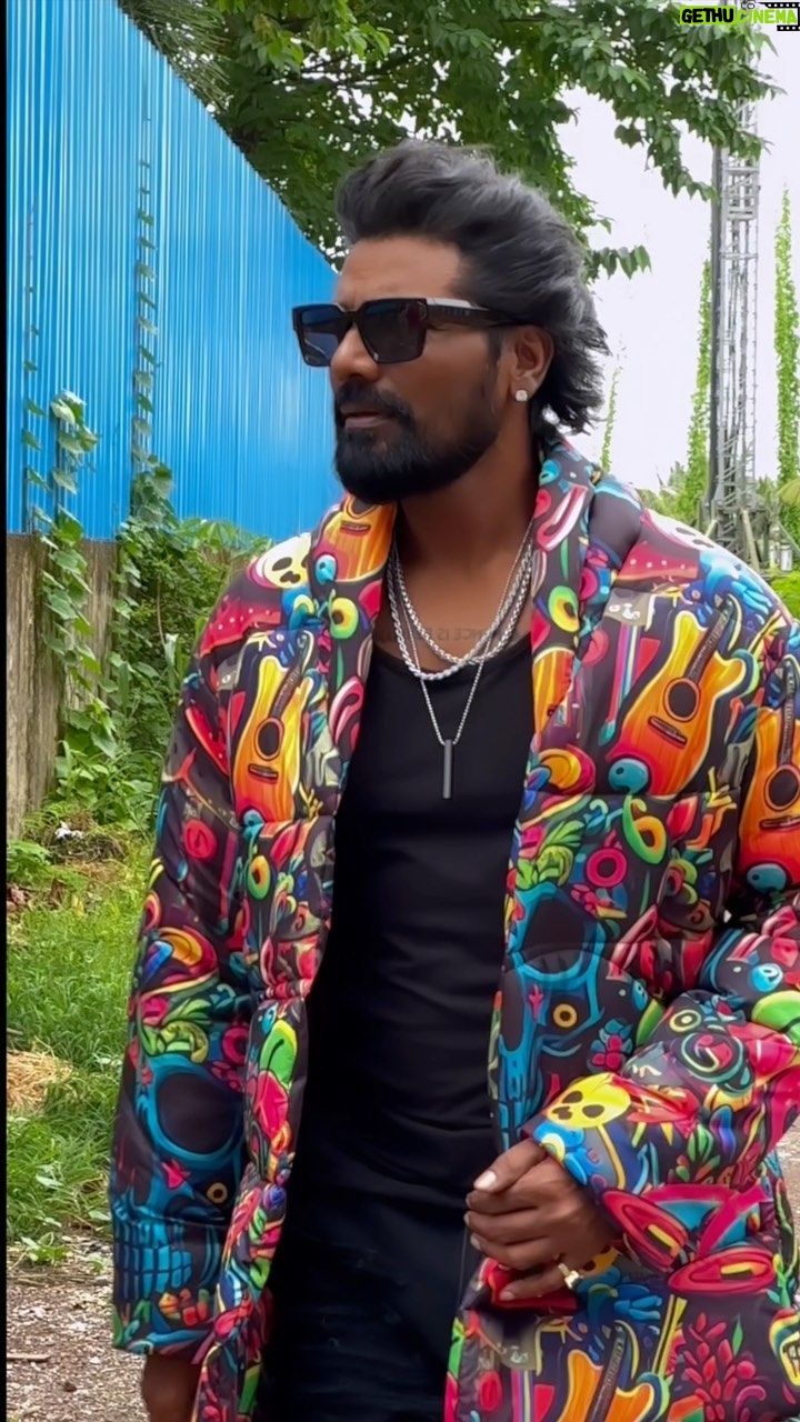 Remo D'Souza Instagram - Just 😎. On set #hiphopindia @amazonminitv #teamrd @lizelleremodsouza @prachityagi @denishhamirani @neerajnavare.makeupartist @karan_jambhale @avibarman1146 @irfanshaikh_hair_11.11