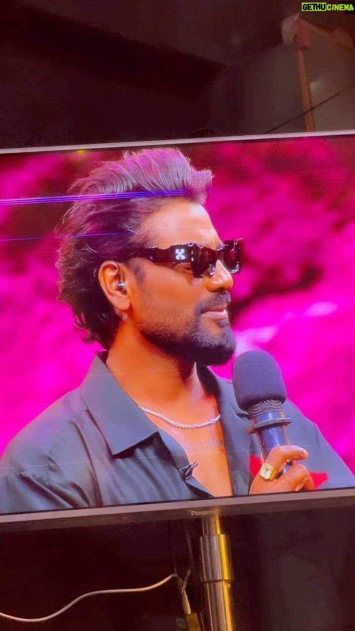 Remo D'Souza Instagram - #bts !!! Tall , dark n handsome 🔥choreographer , director 1 n only @remodsouza sir kicking it in these look for his new show #hiphopeindia #irfanshaikh_hair_11.11 #byme #remo #hiphopindia #amazon