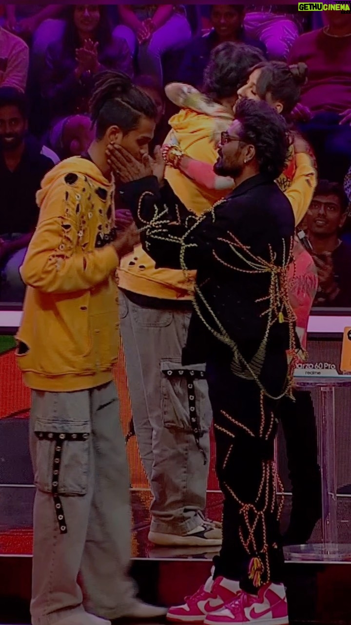 Remo D'Souza Instagram - Dreams come true, pleasure to meet you sir ♥️🥺 You are so humble and positive human being 🙌🏻 . We'll meet super soon for sure @remodsouza sir🙏🏻 . . #hiphopindia #remodsouza #rockleeindia #moments #love #support #feeling #true Mumbai, Maharashtra