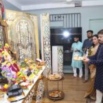 Remo D'Souza Instagram - Took Darshan of Shree Ganraya at My friends Mrs Lizelle and Mr Remo Dsouza’s Residence! @remodsouza @lizelleremodsouza @neetalad @neetaladofficial