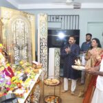 Remo D'Souza Instagram - Took Darshan of Shree Ganraya at My friends Mrs Lizelle and Mr Remo Dsouza’s Residence! @remodsouza @lizelleremodsouza @neetalad @neetaladofficial