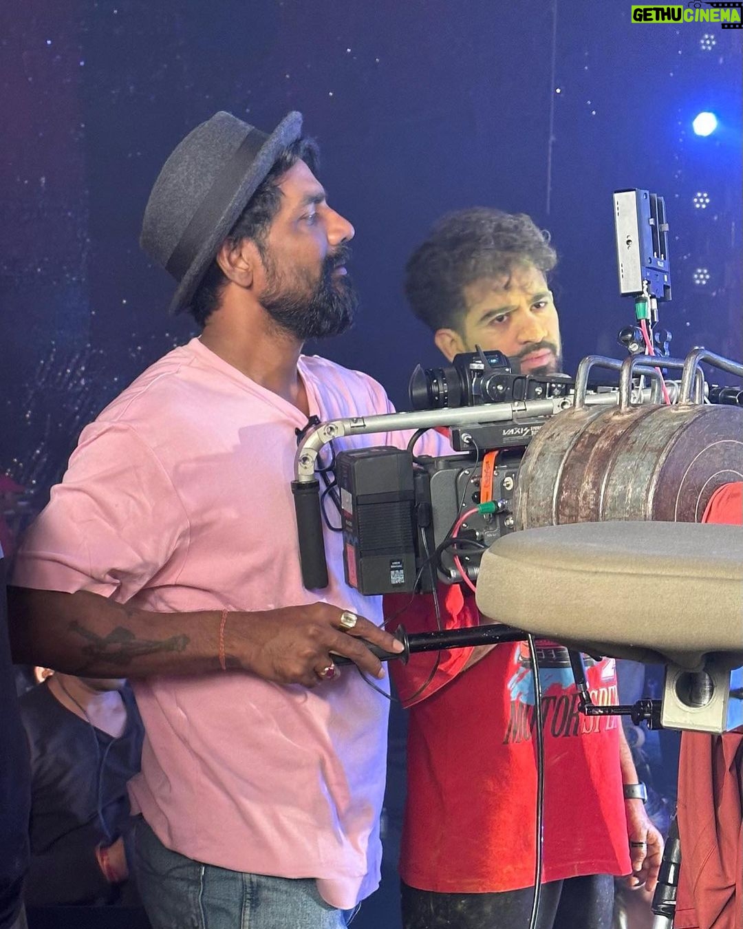 Remo D'Souza Instagram - Happy birthday @rahuldid Ab kya bolo, you know how much I love you, how important and precious you are to me , just want to say god bless you and keep working hard as you always do , want to see you on top of your game 😘😘😘😘