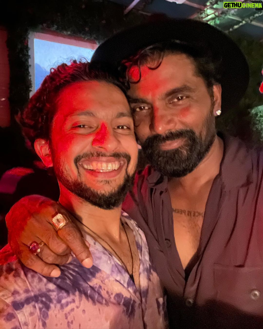 Remo D'Souza Instagram - Memories With the Boss @remodsouza sir! 😎❤️ You have always been an inspiration to many and to me as well and I feel lucky to be a part of this project. There So much of positivity and warmth around you. So much to learn from you and apply while working. I think the words, aren’t enough to explain how it feels with you, in general and on set, one has to just experience and I’m grateful, I got that opportunity. Sir, Thank you so much for everything. ❤️🤗 @rahuldid sir, thank you once again for giving me the opportunity and pushing my limits. Hugs ❤️🤗 Thank you so much for making me the part of #teamRD Much love and gratitude sir! 🙏🏼🤗❤️✨ #remosir #love #gratitude #bossman #boss #remodsouzasir