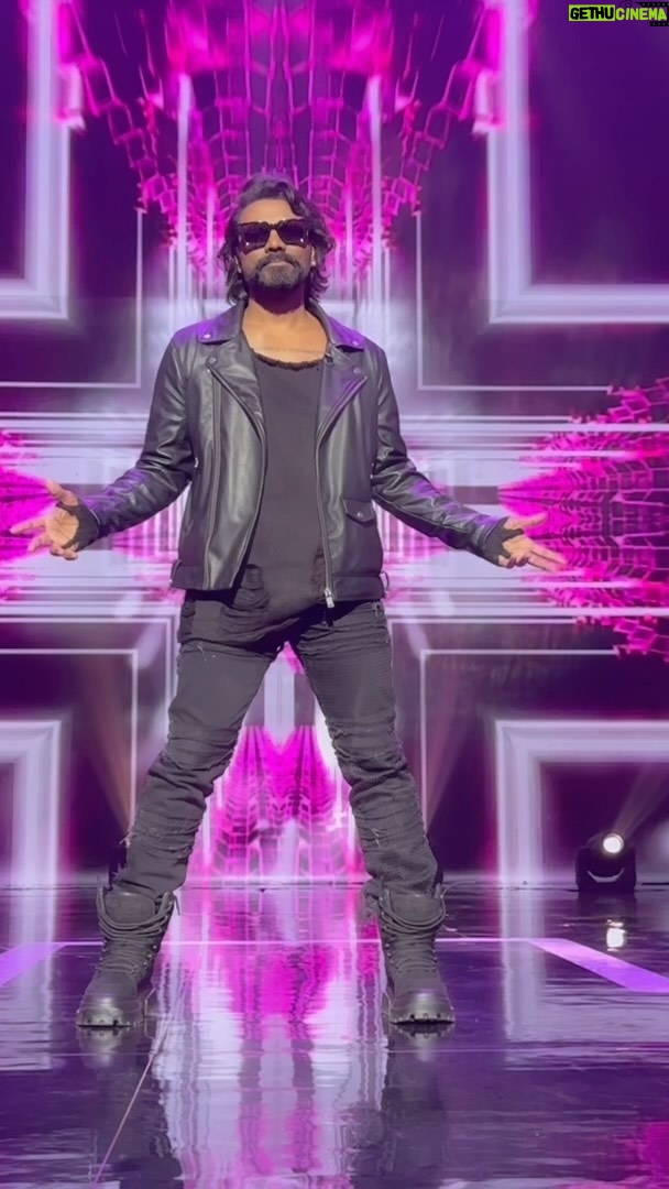 Remo D'Souza Instagram - 😎😎 enjoy 😎😎. #teamrd #remfam @lizelleremodsouza @prachityagi @poojakrunalshah_ @denishhamirani @neerajnavare @irfanshaikh_hair_11.11 @avibarman1146 @karan_jambhale