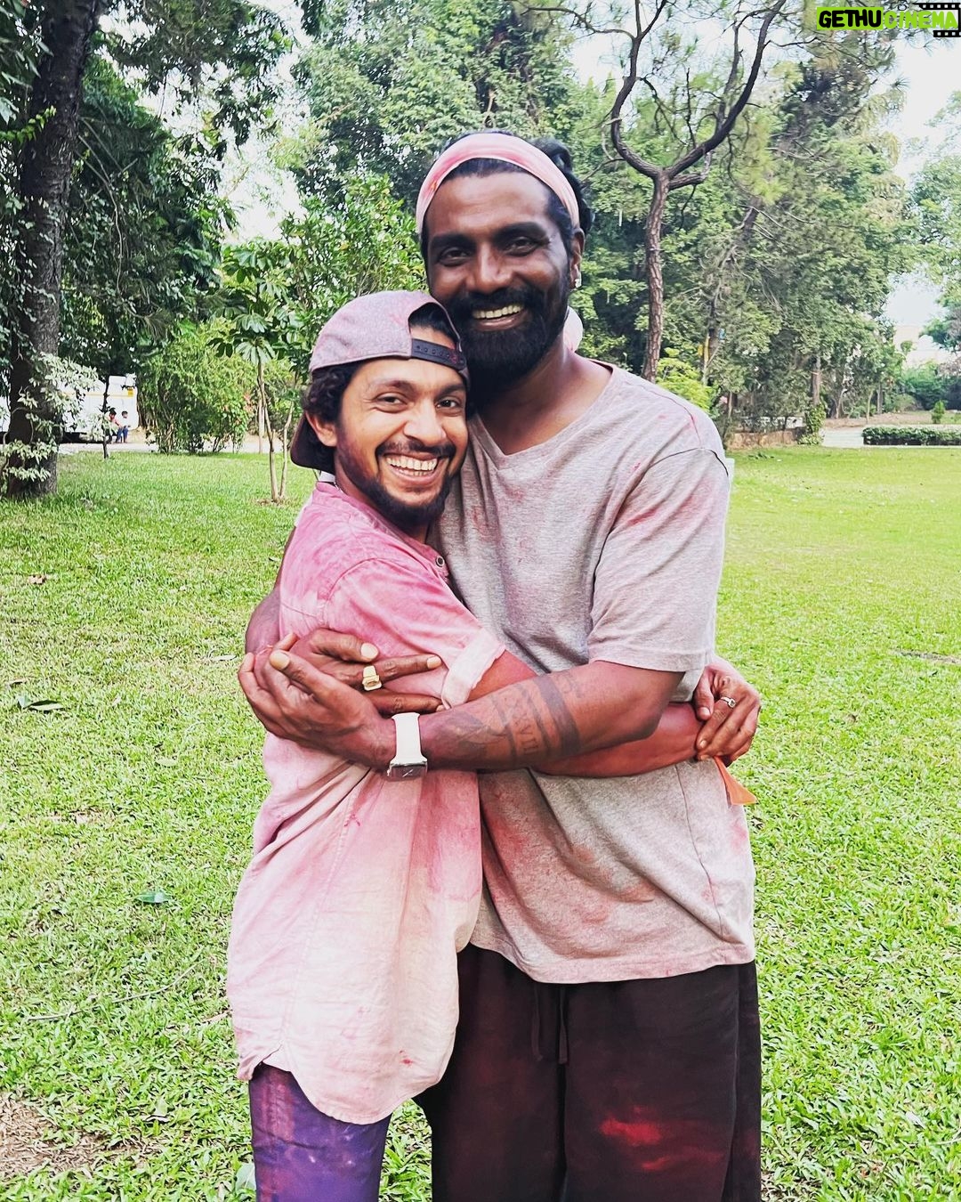 Remo D'Souza Instagram - Memories With the Boss @remodsouza sir! 😎❤️ You have always been an inspiration to many and to me as well and I feel lucky to be a part of this project. There So much of positivity and warmth around you. So much to learn from you and apply while working. I think the words, aren’t enough to explain how it feels with you, in general and on set, one has to just experience and I’m grateful, I got that opportunity. Sir, Thank you so much for everything. ❤️🤗 @rahuldid sir, thank you once again for giving me the opportunity and pushing my limits. Hugs ❤️🤗 Thank you so much for making me the part of #teamRD Much love and gratitude sir! 🙏🏼🤗❤️✨ #remosir #love #gratitude #bossman #boss #remodsouzasir