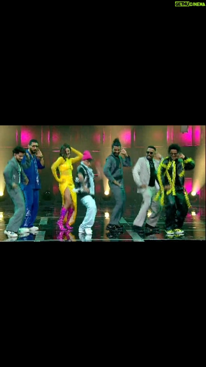 Remo D'Souza Instagram - First time ever !! A Nepali song being promoted on the Indian television … love to Nepal and India !!! Thank you dance plus team Thank you my besty @barsha_karmacharya for this amazing song ❤️ #reels #reelitfeelit #reelsinstagram #reelkarofeelkaro #remodsouza #sushantkhatri #barshakarmacharya #dance #ohmakka #sushistyle #trending