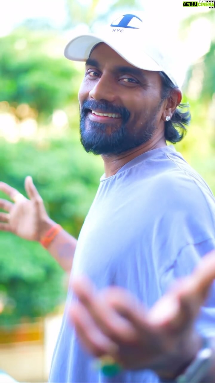 Remo D'Souza Instagram - Dance Legend & my all time favourite @remodsouza ❤️🫂 📷 : @drkphotography_ Edited by @kunalkhavadiya.edits #remodsouza #dance #divyanshrana #abhidutt #thodathodabaarish #reelitfeelit Lokhandwala, Andheri, Mumbai