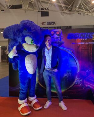 Renato Novara Instagram - Incontri speciali al Romics! 💙

Sonic il film 2 é al cinema! 👏🏻
Lo avete già visto? 

#Sonic2IlFilm #Romics