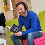 Renato Novara Instagram - Oggi vi consiglio "Il Mostro di Procida" scritto dal mio amico @marcofaccio e letto da me nella versione audible 🎙 Un giallo per scoprire una storia e un’isola bellissima. Se deciderete di leggerlo, prenoterete sicuramente un viaggio a Procida e magari lo rileggerete in quel momento, spostandovi dove i fatti stanno accadendo 🇮🇹 #IlMostroDiProcida #MarcoFaccio