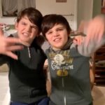 Renato Novara Instagram - Gli effetti di @morecosmaplease sui miei bambini 😂 Tanti auguri a tutti! Buon inizio 2022 ❤️