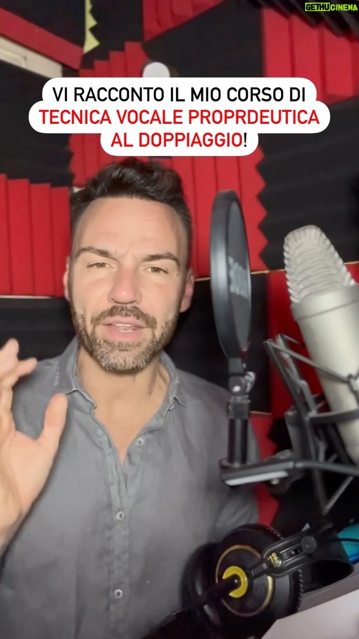 Renato Novara Instagram - Vi racconto il mio corso di tecnica vocale propedeutica al doppiaggio! 🗯️ Per maggiori informazioni trovate il link nella mia BIO! VI ASPETTO! #renatonovara #corso #voce #vocologia #doppiaggio #recitazione