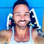 Renato Novara Instagram - Faticare qui non costa troppa fatica...🤣❤️🌈