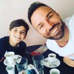 Renato Novara Instagram - Oggi, invece, chi lavora? Ormai sono il babysitter 🤣🤣🤣❤️❤️❤️