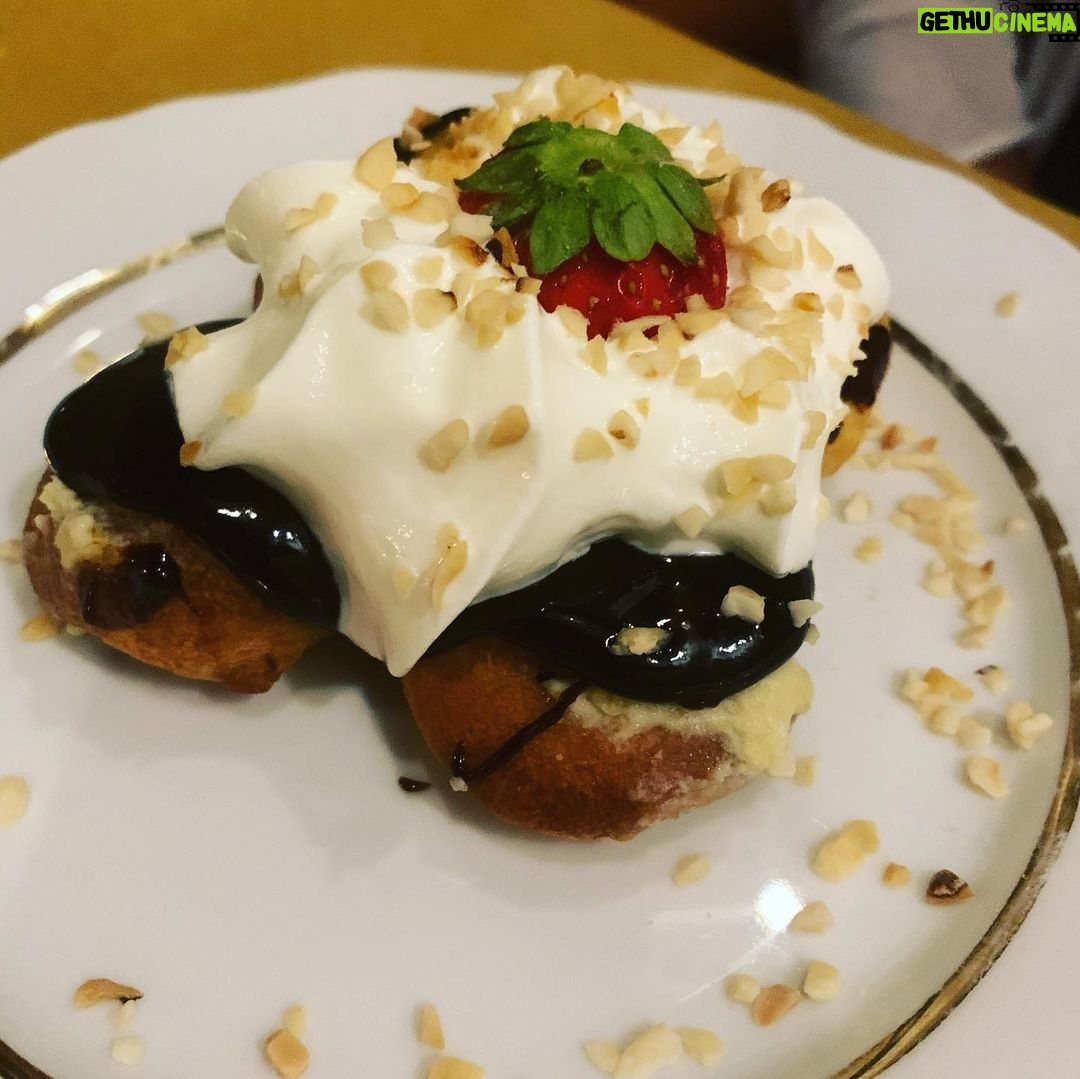 Renato Novara Instagram - Tranquilli, la dieta procede bene!!! 😂😂😂 #instafood #foodporn #sweet #diet #love #goodvibes #semagna #dessert @lacicalabordighera