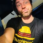 Renato Novara Instagram - @pampling_italia mi ha fatto compagnia durante i miei ultimi turni di doppiaggio🎙️ . Potete trovare queste T-shirt (e non solo) sul loro sito www.pampling.com e con il codice NOVARA avrete il 20% di sconto❗