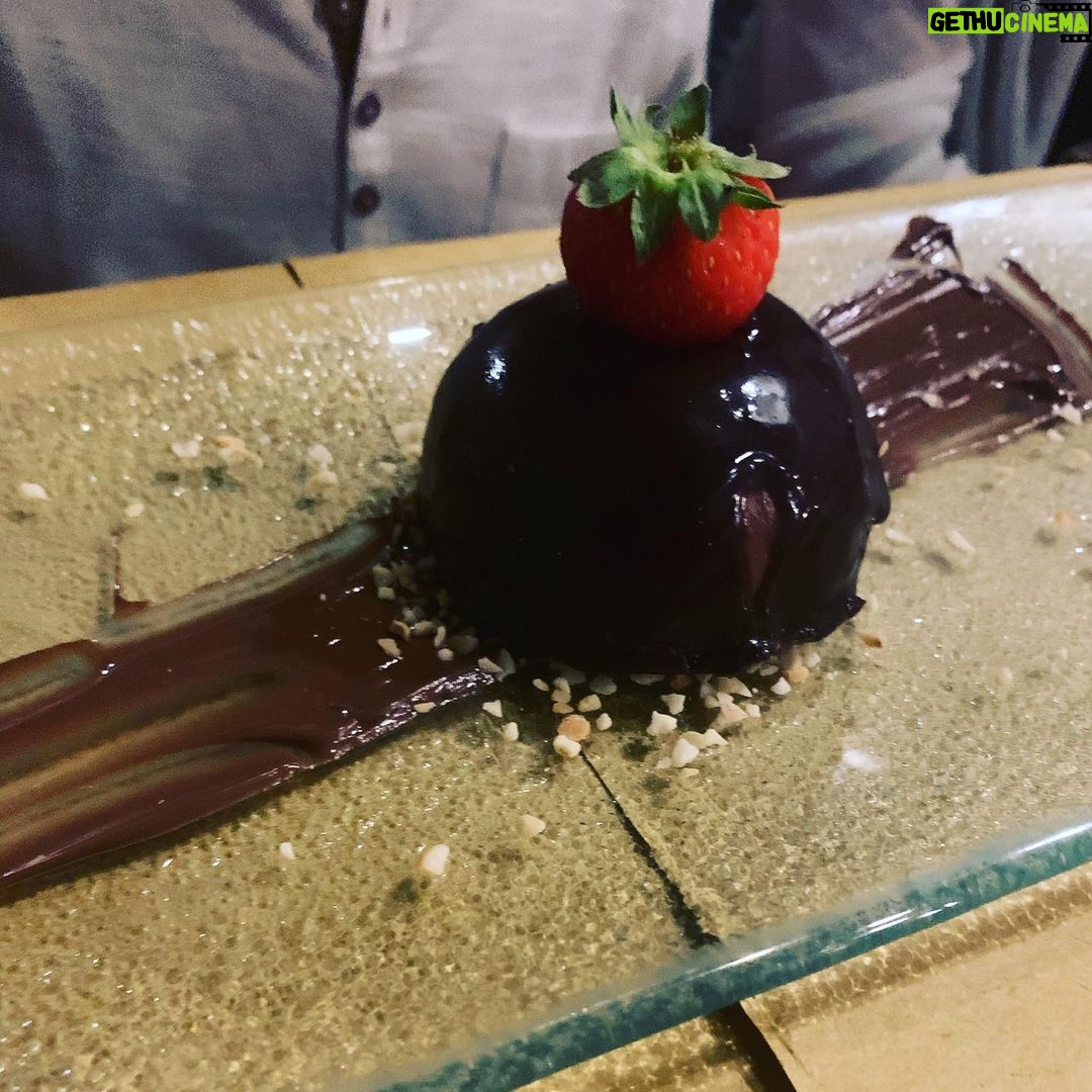 Renato Novara Instagram - Tranquilli, la dieta procede bene!!! 😂😂😂 #instafood #foodporn #sweet #diet #love #goodvibes #semagna #dessert @lacicalabordighera
