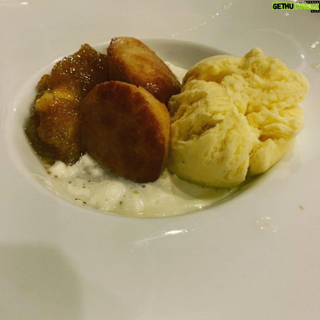 Renato Novara Instagram - Tranquilli, la dieta procede bene!!! 😂😂😂 #instafood #foodporn #sweet #diet #love #goodvibes #semagna #dessert @lacicalabordighera
