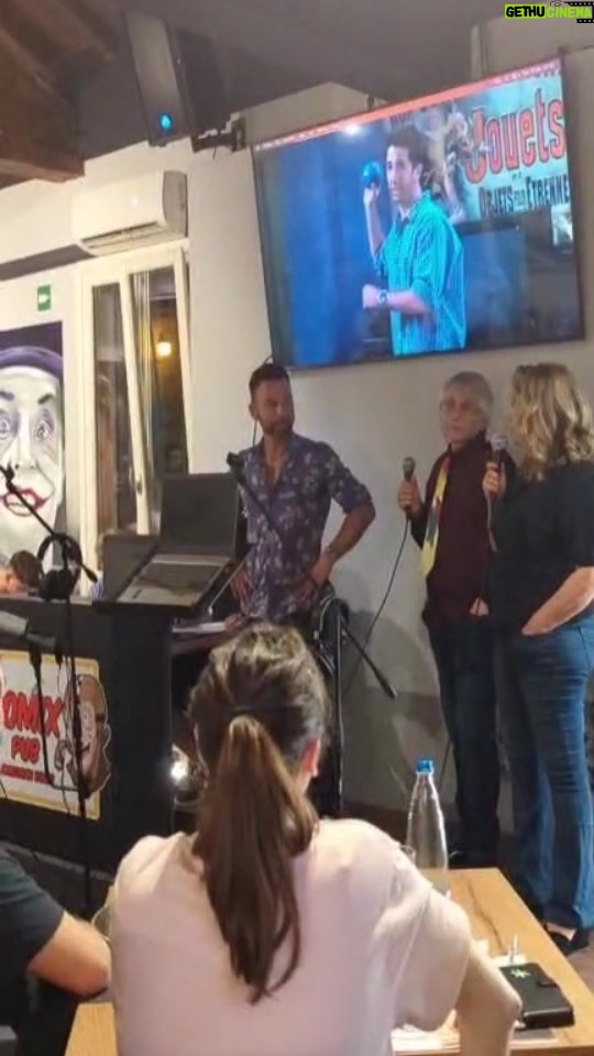 Renato Novara Instagram - Intervista a @massimocorizza @renatonovara ed @eleonora.de.angelis e prime prove di doppiaggio bella nuova station di doppiaggio della sala eventi nel locale nuovo! 😍 Comix Pub
