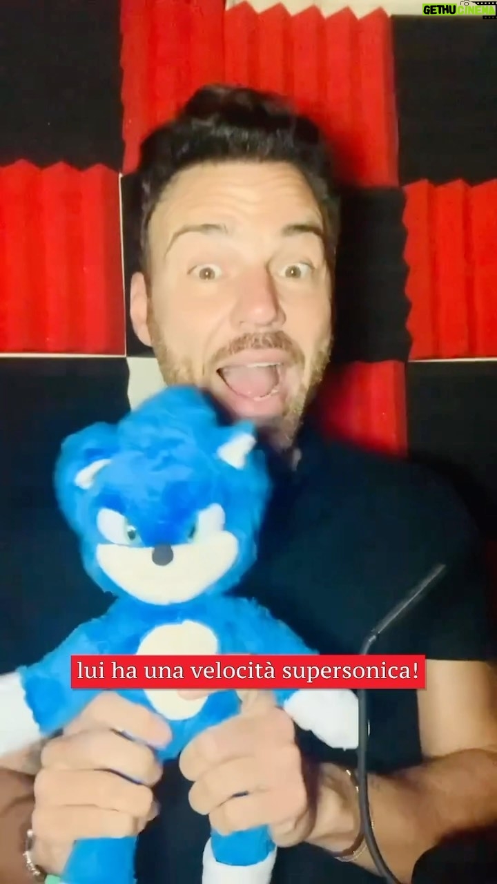 Renato Novara Instagram - “Io ci sono ✅ Luffy c’è ✅ Sonic c’è ✅ E voi ci sarete? Vi aspettiamo domani dalle ore 15.30 alle 17.30 presso @lafeltrinelli di Corso Buenos Aires 34 a Milano nella nuova Manga Lounge! 💭 Talk, interviste, meet & greet e doppiaggio dal vivo nell’evento It’s Manga Time! Insieme a me ci sarà anche @emanuelapacotto 🔝 #RenatoNovara #Feltrinelli #Manga #Doppiaggio