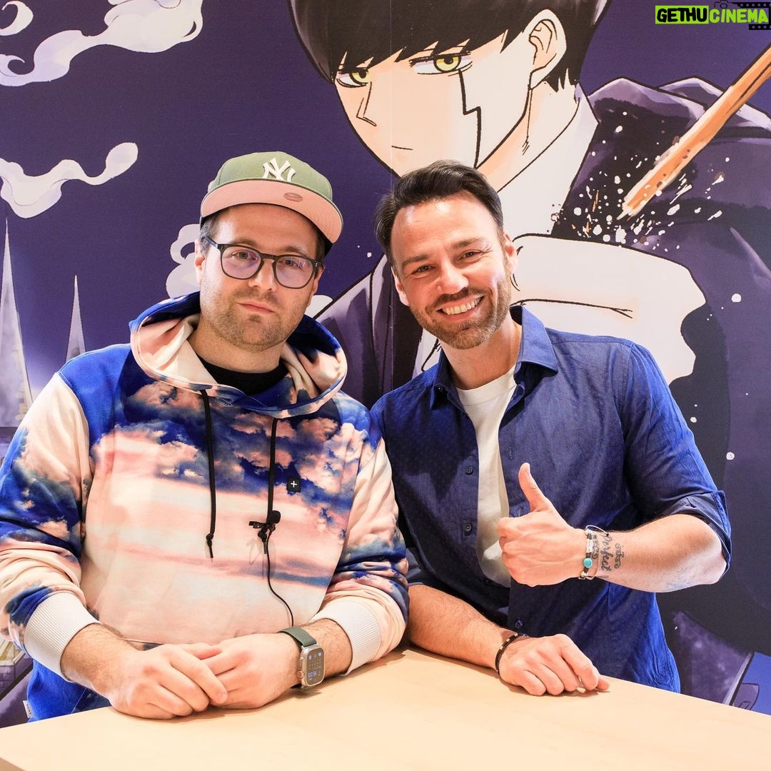 Renato Novara Instagram - Qualche giorno fa sono stato ospite nella nuova fumetteria @starshopreggioemilia✨ Insieme ad @andrealagrecaofficial 🔥 Eravate davvero tantissimi, è stato bello riuscire ad incontrarvi! 😍 @starshop.it @starshopdistribuzione #renatonovara #doppiatore #doppiaggio #fumetteria #starshop #onepiece #luffy #demonslayer #tanjiro Star Shop Reggio My World Emilia