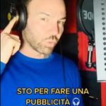 Renato Novara Instagram - Cuffia doppia per uno speakeraggio! 🎬 Quando è utile il ritorno in cuffia e quando invece è un nemico? 🤔 #RenatoNovara #Doppiaggio