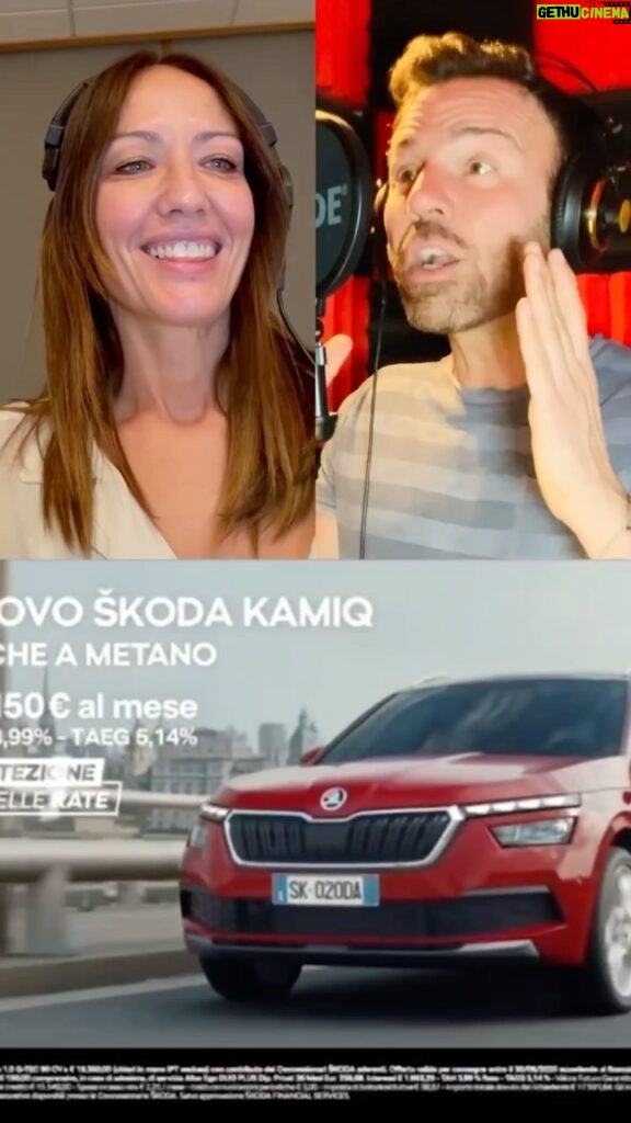 Renato Novara Instagram - Io e @bielli.francesca_official ci sfidiamo a colpi di pubblicità ✨ Ecco cosa succede quando due speaker di due auto diverse si ritrovano 😂 #Skoda #Kia #Speaker