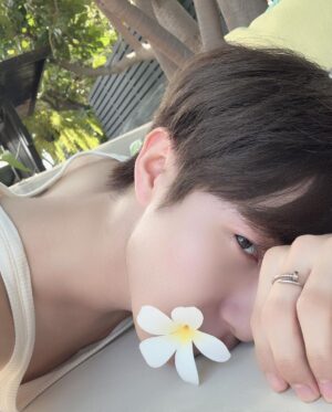Renjun Instagram - 🌼🌸🌺