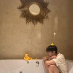 Renjun Instagram - 🍾👀🐤🪷