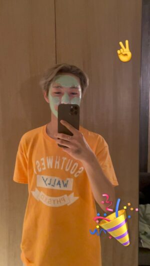 Renjun Instagram - Happyyyyyy🎉✌️😂🤟