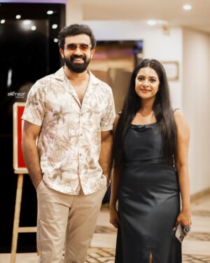 Renu Soundar Instagram - #pathonpathamnoottandu 
With velayudhapanikar @siju_wilson 
3 days to go 👍🏽

📸 @alifnazr 
👗 @picara.design 
Stylist @joe_elize_joy