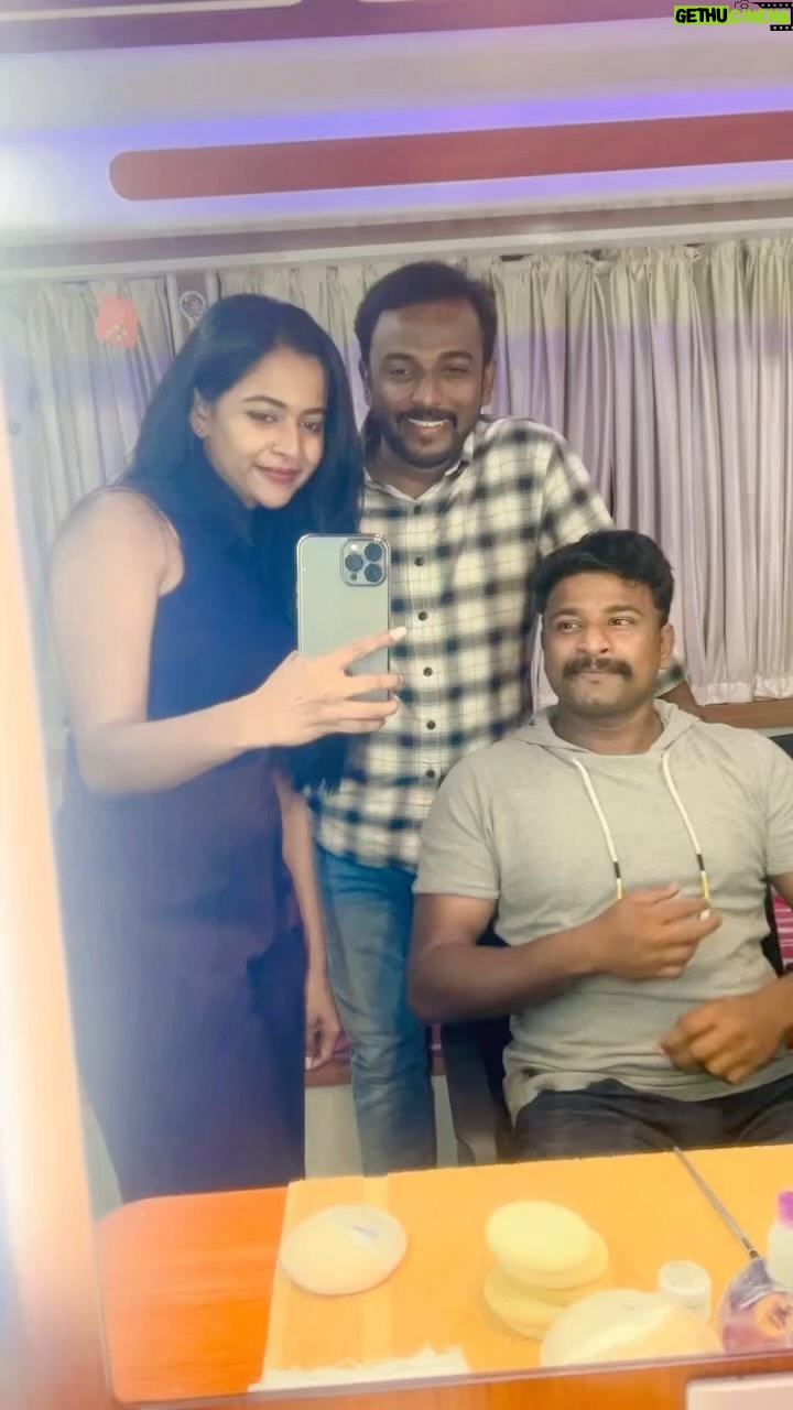 Renu Soundar Instagram - ❤️❤️ @actortitowilson @navas.vallikkunnu