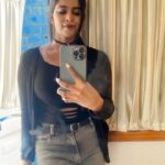 Renu Soundar Instagram - Eyoo ma hand 😂😅
