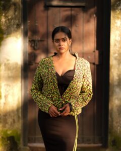 Renu Soundar Instagram - May the canvas of the New Year be painted with vibrant moments and unforgettable memories. Wishing you a year filled with joy, peace, and prosperity. Happy new year all of you 🥰🎉🎉🎉🎉 📸 @anshad_guruvayoor