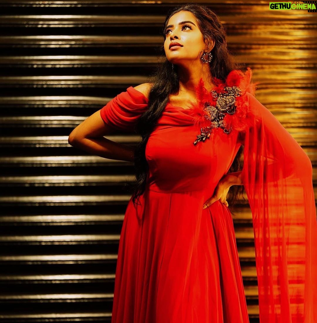 Renu Soundar Instagram - So she sat on with closed eyes, and half believed herself in Wonderland, though she knew she had but to open them again, and all would change to dull reality. Being a determined soul, she decided to turn her dull reality to her Wonderland again... In frame: @renu_soundar Photo : @anshad_mv Makeup : @rajeshkodungallurmakeupstudio Outfits @ecstacy_dubai __________________________ #explore #teamphotographers #naturephotography #kerala #entekeralam #keralagram #moodygrams #keralaattraction #keralavibes #photogram #photography #editorialphotography #instagood #photooftheday #photoeveryday #instafamous #picture #beautiful #followme #explorationgram #instalike #likeforlike #section #sections #aperature #longexposure #potrait #click_and_tag _____________________ @keralaphotos @kerala_snapss @keralatourism @keralasnapss @nte_keralam @ithu_keralagram @photography_keralam @kerala,vibes @keralaportfolio @entealappuzha @i.malayali @keraleeyar @kerala360 @photogram_kerala_ @ @indian_insta_photographer @mmde_keralam #kerala_lens_queen @_kerala360_ @_6_tag_ @trending_clicks @keralasnapss @the_feature_hub @iam_a_malayali vellikolusu @__third__eye__world @photogramkerala_ @thenmuttai @kallummakayaz @snapseed.kottayam @_snapseed_trivandrum_ @_opengallery @clickzzz_gallery @clickstogallery @click_and_tag @__kerala__photography @_njan__malayali_ @indian_insta_photographer @keralaportfolio @_thenga_maram_ @kerala.jpg @team_photograp.hers Kochi, India