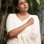 Renu Soundar Instagram - Here's to new beginnings in 2023! 🥂🎉 👗@azora__women 📸 @toms_g_ottaplavan @afsal_kizwa @olive.courtyard #newyear #2023 #renusoundar