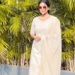 Renu Soundar Instagram - Slaying in white 🤍🤍🤍 👗 @azora__women Thanku for the beautiful outfit @toms_g_ottaplavan @olive.courtyard #renusoundar #whitedress #happiness #shoottime