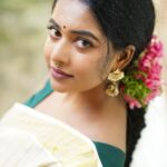 Renu Soundar Instagram - Happy Onam 🌸🌼🌸🌼 May the colour and lights of Onam fill your home with happiness and joy. Have the most beautiful Onam..🌼🌸 Attire ; @arrco_iriisbyallenna Photography ; @ishak___ismail #kerala #onam #festival