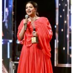 Renu Soundar Instagram - All our dreams can come true if we have the courage to pursue them.. 🥰 #ramukariataward2023 Happy moment Thank you for all the love 📸 @shihabu.sbs Costume 👗 @picara.design Mua @prince_t_narayanan #kerala #malayalamcinema #awardnights #actors