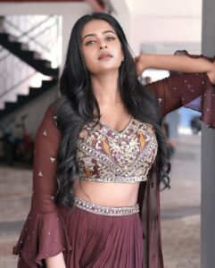 Renu Soundar Instagram - The moments of happiness we enjoy take us by surprise. 💜💜 📸 @shihabu.sbs 👗 @kizwa_bridal_boutique Mua @rajesh_kodungallur @afsal_kizwa #renusoundar