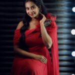 Renu Soundar Instagram - Slaying in red ❤️ 📸 @anshad_guruvayoor 💄 @rajesh_kodungallur 👗 @ecstacy_dubai