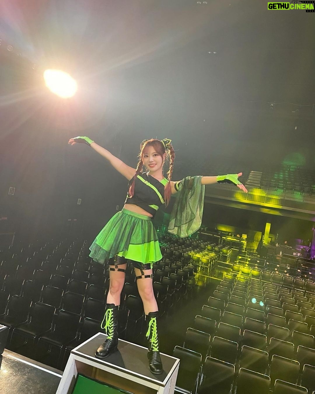 Reo Kurachi - 4.6K Likes - 「FORCE」in OSAKA
ありがとうございました!!!
超楽しいライブでした!
バチバチに勢いのあるセトリと、わちゃわちゃMC(即興ソングやお祝いもしましたね!)このギャップがピキだな〜って。
色んな角度からの"楽しい"が詰まってました!
そして、新衣装かわちい!
けど絶対に太れない!ヒャー!(笑)
この衣装があることで、太らずに済みそうですわ!😆
と言いつつ、直前の舞台本番中に、美味しい差し入れを食べすぎて、ちと太ったので、次回着る時までにはもう少し絞りたい気持ち‼︎‼︎
ツアーはまだ続きますので、是非遊びに来てくださいね!