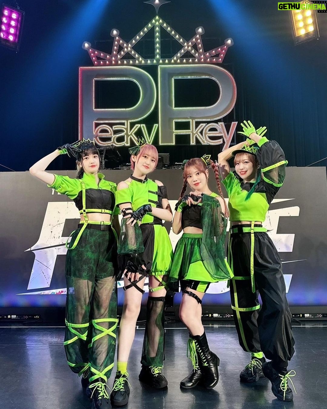 Reo Kurachi - 4.6K Likes - 「FORCE」in OSAKA
ありがとうございました!!!
超楽しいライブでした!
バチバチに勢いのあるセトリと、わちゃわちゃMC(即興ソングやお祝いもしましたね!)このギャップがピキだな〜って。
色んな角度からの"楽しい"が詰まってました!
そして、新衣装かわちい!
けど絶対に太れない!ヒャー!(笑)
この衣装があることで、太らずに済みそうですわ!😆
と言いつつ、直前の舞台本番中に、美味しい差し入れを食べすぎて、ちと太ったので、次回着る時までにはもう少し絞りたい気持ち‼︎‼︎
ツアーはまだ続きますので、是非遊びに来てくださいね!