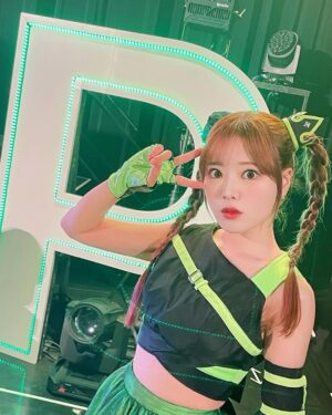 Reo Kurachi Instagram - 「FORCE」in OSAKA 
ありがとうございました！！！

超楽しいライブでした！
バチバチに勢いのあるセトリと、わちゃわちゃMC（即興ソングやお祝いもしましたね！）このギャップがピキだな〜って。
色んな角度からの"楽しい"が詰まってました！

　
そして、新衣装かわちい！
けど絶対に太れない！ヒャー！（笑）
この衣装があることで、太らずに済みそうですわ！😆

と言いつつ、直前の舞台本番中に、美味しい差し入れを食べすぎて、ちと太ったので、次回着る時までにはもう少し絞りたい気持ち‼︎‼︎

ツアーはまだ続きますので、是非遊びに来てくださいね！