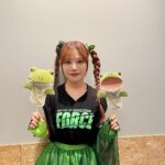 Reo Kurachi Instagram - 「FORCE」in OSAKA ありがとうございました！！！ 超楽しいライブでした！ バチバチに勢いのあるセトリと、わちゃわちゃMC（即興ソングやお祝いもしましたね！）このギャップがピキだな〜って。 色んな角度からの"楽しい"が詰まってました！ 　 そして、新衣装かわちい！ けど絶対に太れない！ヒャー！（笑） この衣装があることで、太らずに済みそうですわ！😆 と言いつつ、直前の舞台本番中に、美味しい差し入れを食べすぎて、ちと太ったので、次回着る時までにはもう少し絞りたい気持ち‼︎‼︎ ツアーはまだ続きますので、是非遊びに来てくださいね！