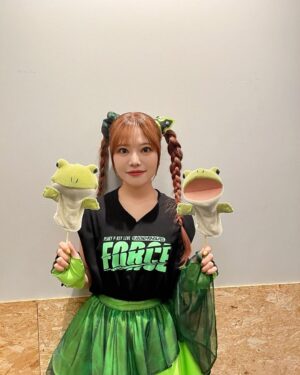 Reo Kurachi Instagram - 「FORCE」in OSAKA 
ありがとうございました！！！

超楽しいライブでした！
バチバチに勢いのあるセトリと、わちゃわちゃMC（即興ソングやお祝いもしましたね！）このギャップがピキだな〜って。
色んな角度からの"楽しい"が詰まってました！

　
そして、新衣装かわちい！
けど絶対に太れない！ヒャー！（笑）
この衣装があることで、太らずに済みそうですわ！😆

と言いつつ、直前の舞台本番中に、美味しい差し入れを食べすぎて、ちと太ったので、次回着る時までにはもう少し絞りたい気持ち‼︎‼︎

ツアーはまだ続きますので、是非遊びに来てくださいね！