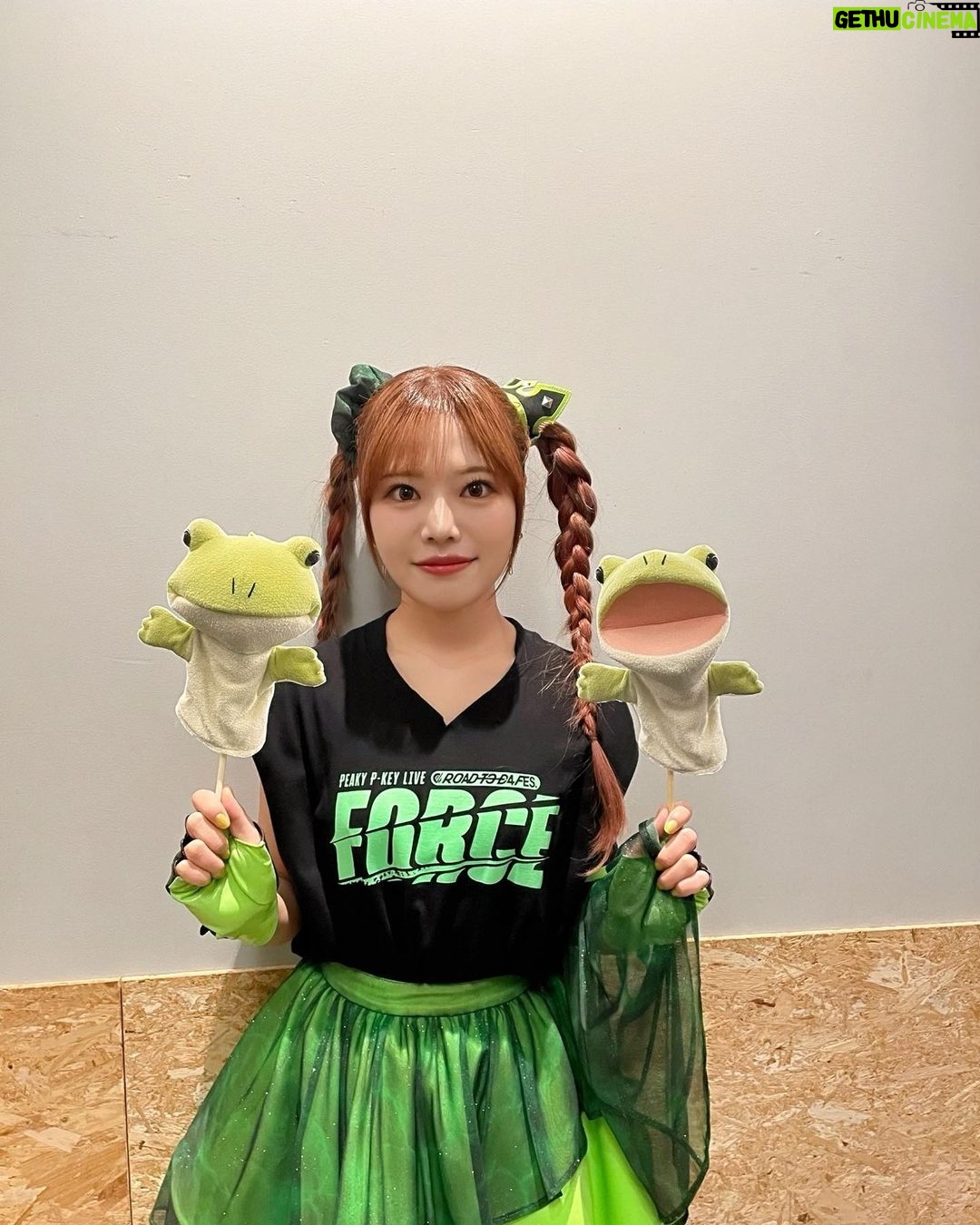 Reo Kurachi - 4.6K Likes - 「FORCE」in OSAKA
ありがとうございました!!!
超楽しいライブでした!
バチバチに勢いのあるセトリと、わちゃわちゃMC(即興ソングやお祝いもしましたね!)このギャップがピキだな〜って。
色んな角度からの"楽しい"が詰まってました!
そして、新衣装かわちい!
けど絶対に太れない!ヒャー!(笑)
この衣装があることで、太らずに済みそうですわ!😆
と言いつつ、直前の舞台本番中に、美味しい差し入れを食べすぎて、ちと太ったので、次回着る時までにはもう少し絞りたい気持ち‼︎‼︎
ツアーはまだ続きますので、是非遊びに来てくださいね!